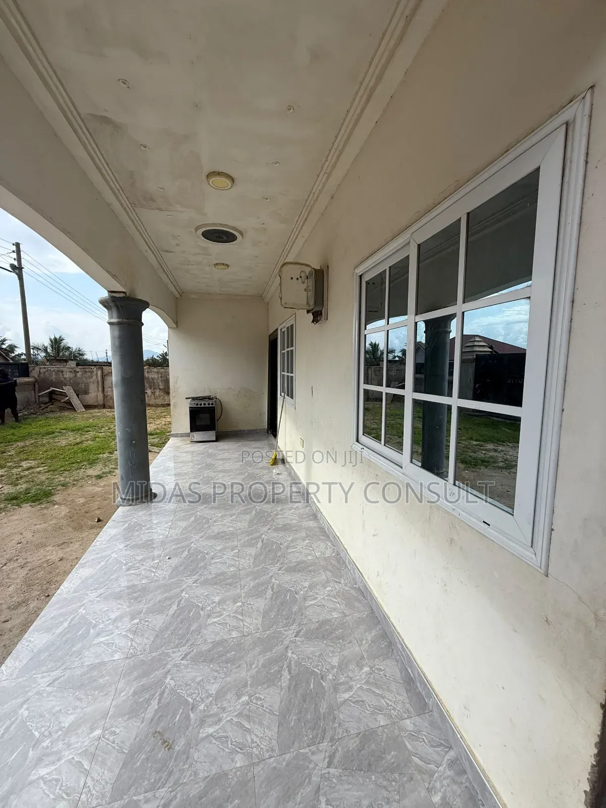 3bdrm House in Ayikai Doblo Kas, Amasaman for sale