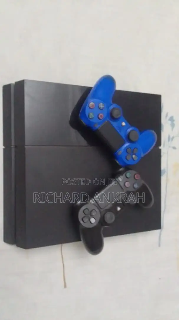 Sony PlayStation 4 Fat 500GB + 2 Controllers + Games