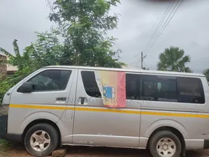 Toyota HiAce 2012 Silver