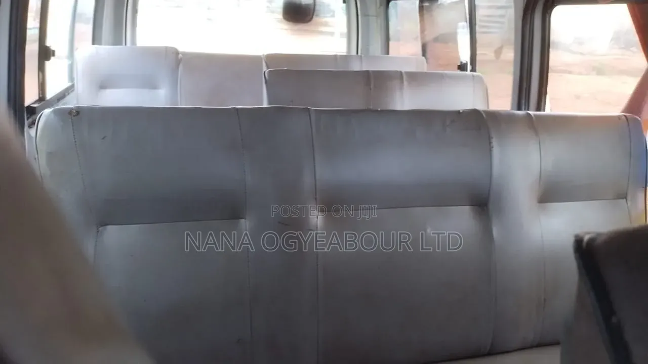 Toyota HiAce 2012 Silver