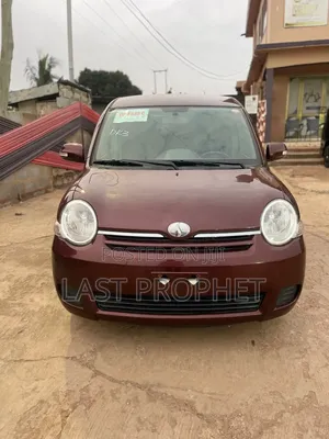 Toyota Sienta 1.5 AWD 2012 Brown