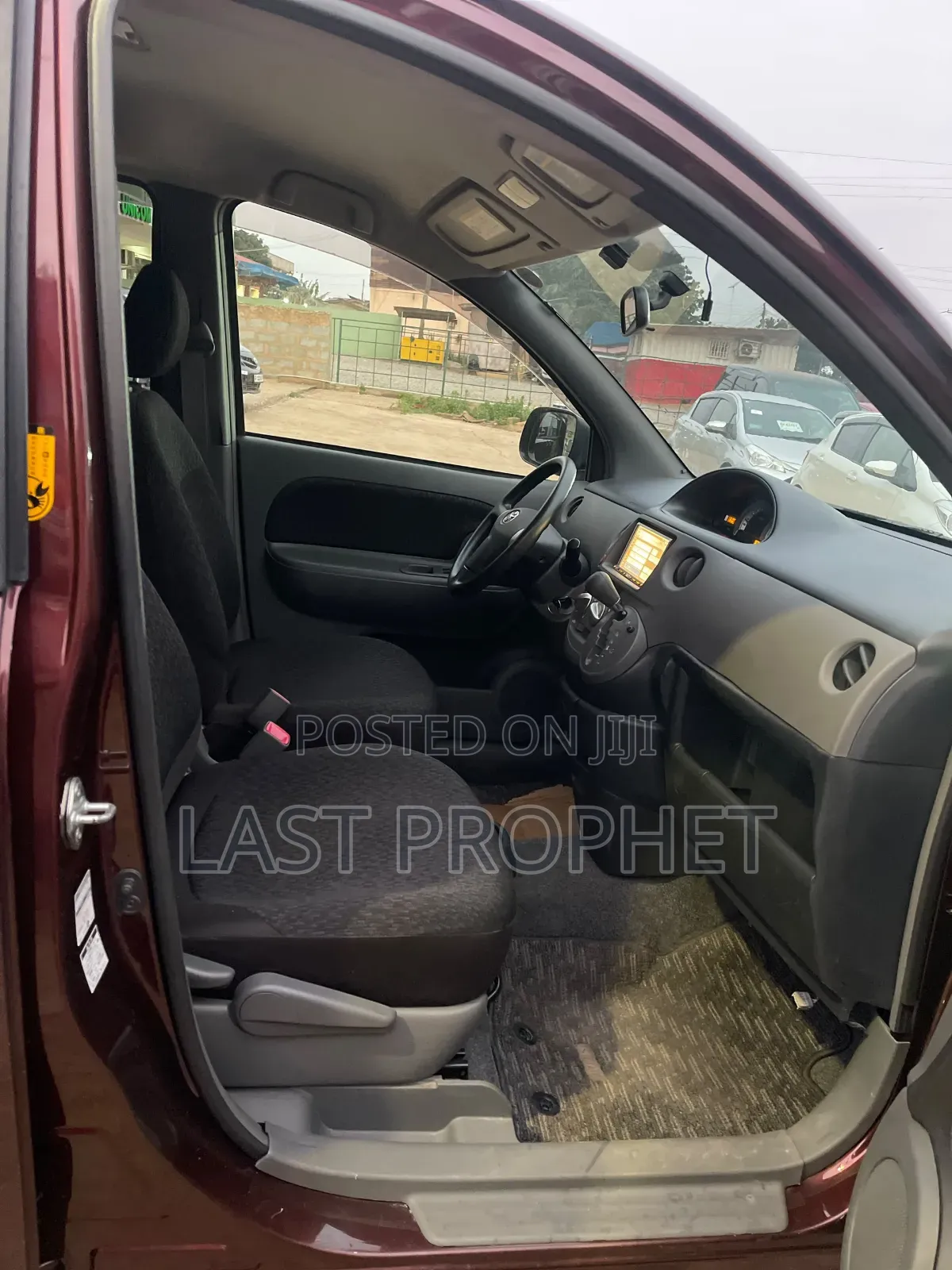 Toyota Sienta 1.5 AWD 2012 Brown