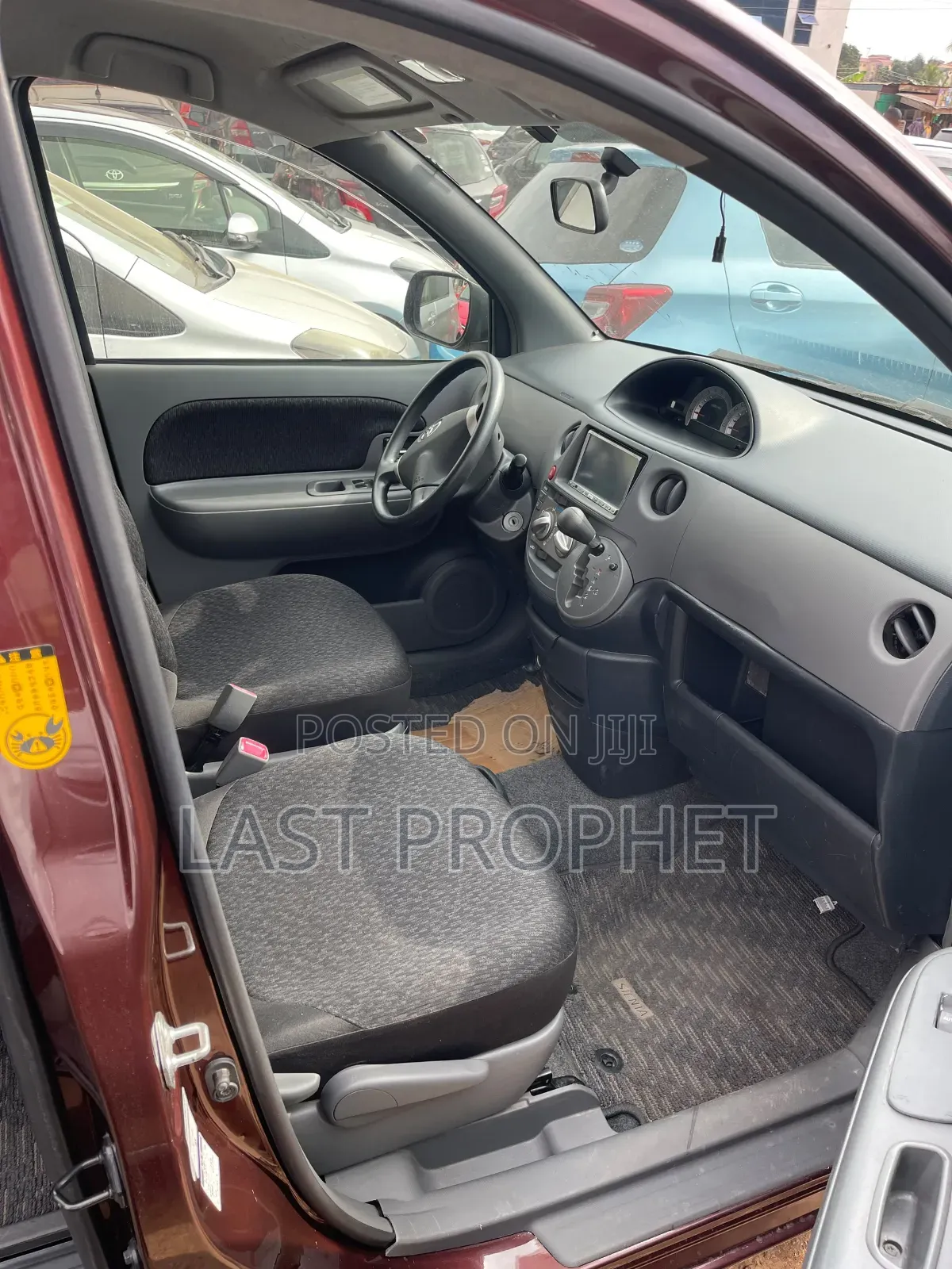 Toyota Sienta 1.5 AWD 2012 Brown