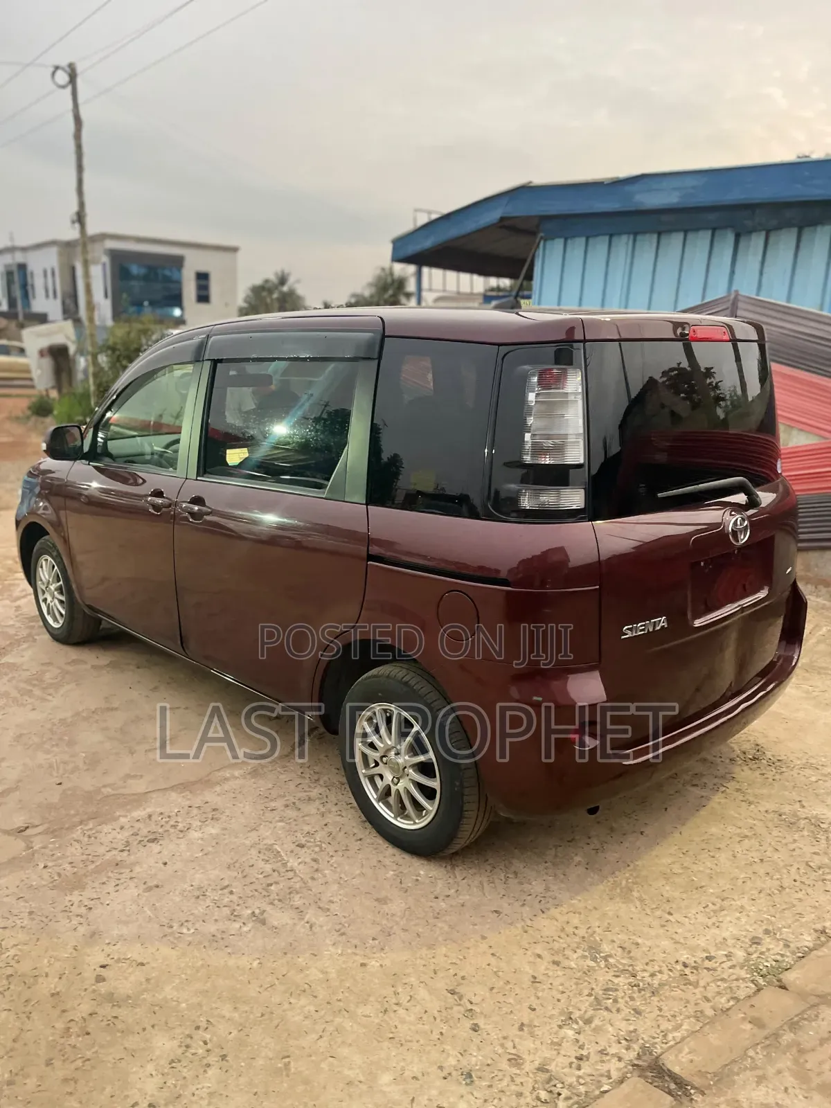Toyota Sienta 1.5 AWD 2012 Brown
