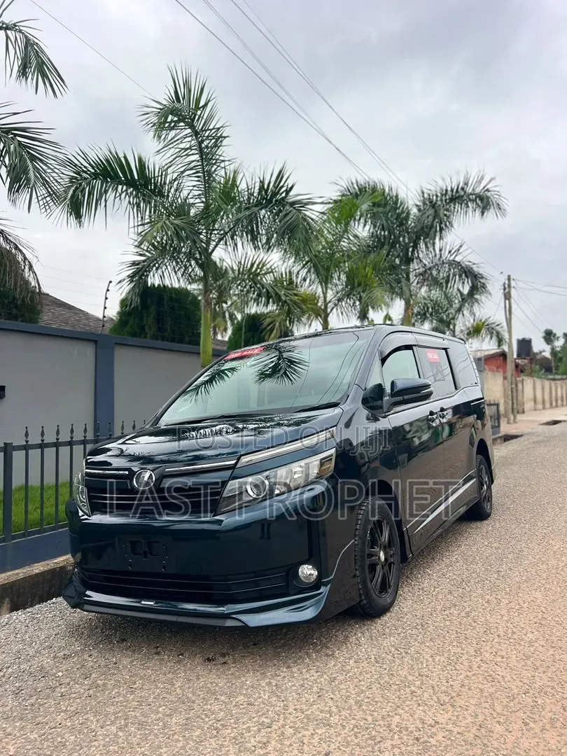 Toyota Voxy 2015 Black