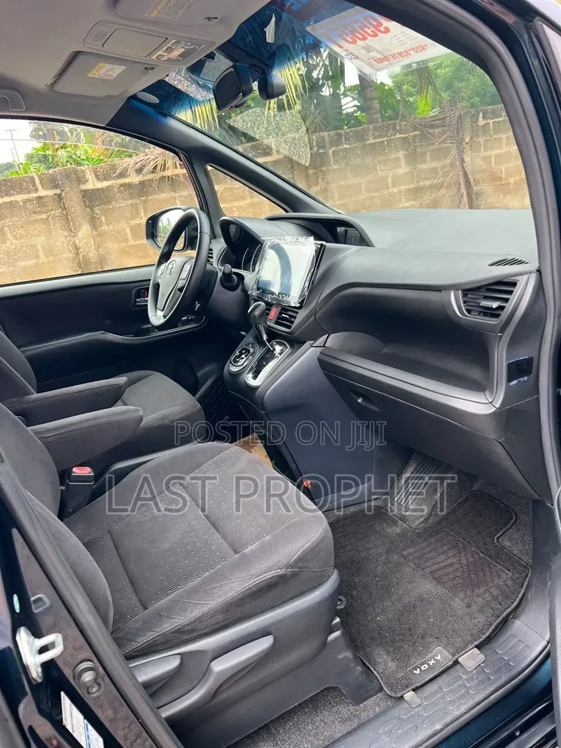 Toyota Voxy 2015 Black