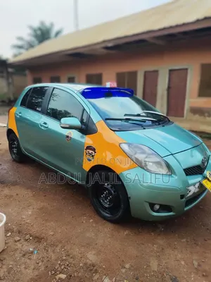 Toyota Vitz 2018 Silver