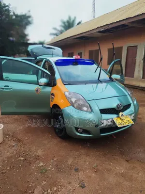 Toyota Vitz 2018 Silver