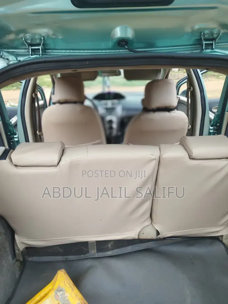 Toyota Vitz 2018 Silver