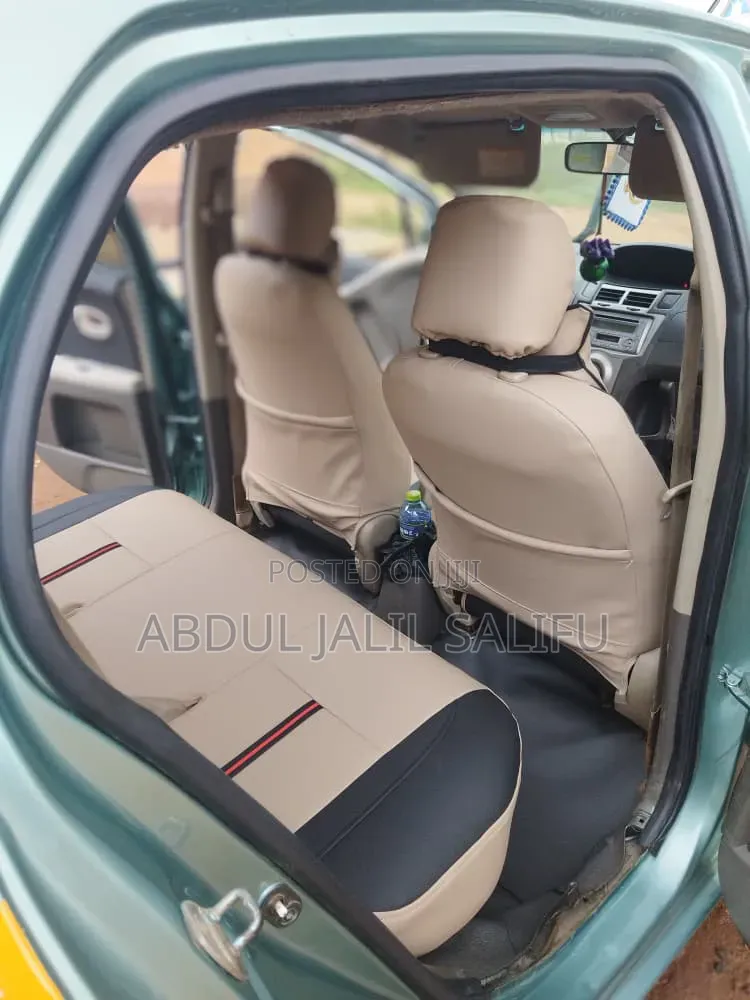 Toyota Vitz 2018 Silver