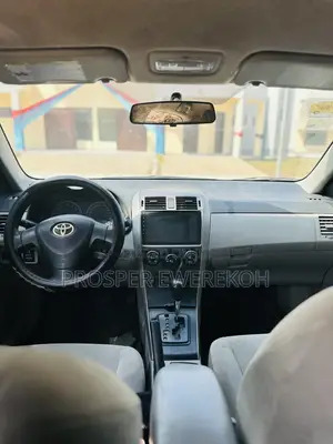 Toyota Corolla LE 4dr Sedan (1.8L 4cyl 4A) 2011 Silver