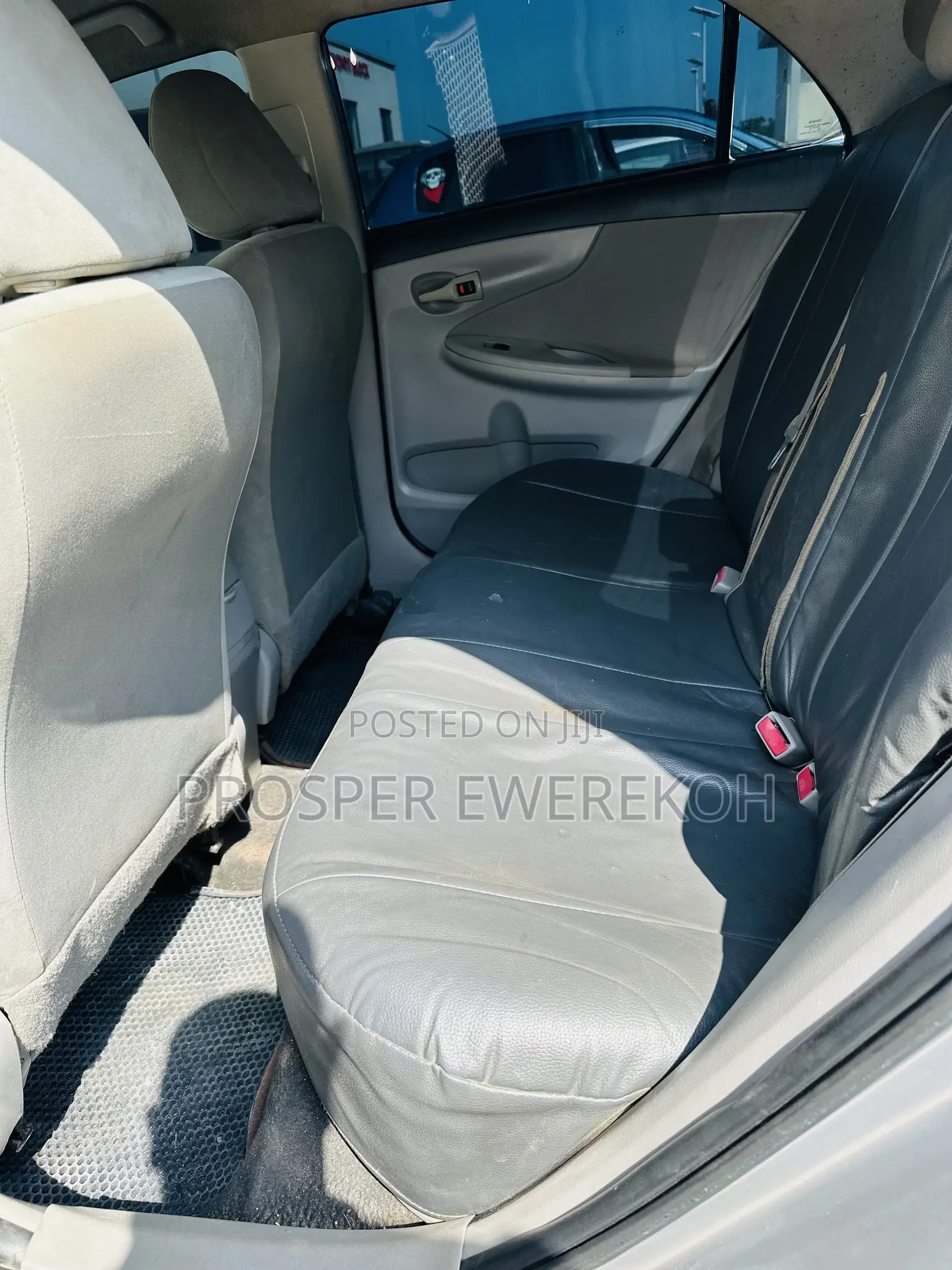 Toyota Corolla LE 4dr Sedan (1.8L 4cyl 4A) 2011 Silver