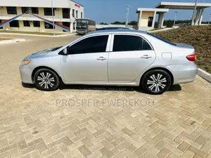 Toyota Corolla LE 4dr Sedan (1.8L 4cyl 4A) 2011 Silver