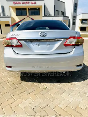 Toyota Corolla LE 4dr Sedan (1.8L 4cyl 4A) 2011 Silver