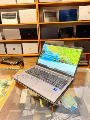 Laptop HP ZBook Firefly G8 16GB Intel Core i7 SSD 256GB