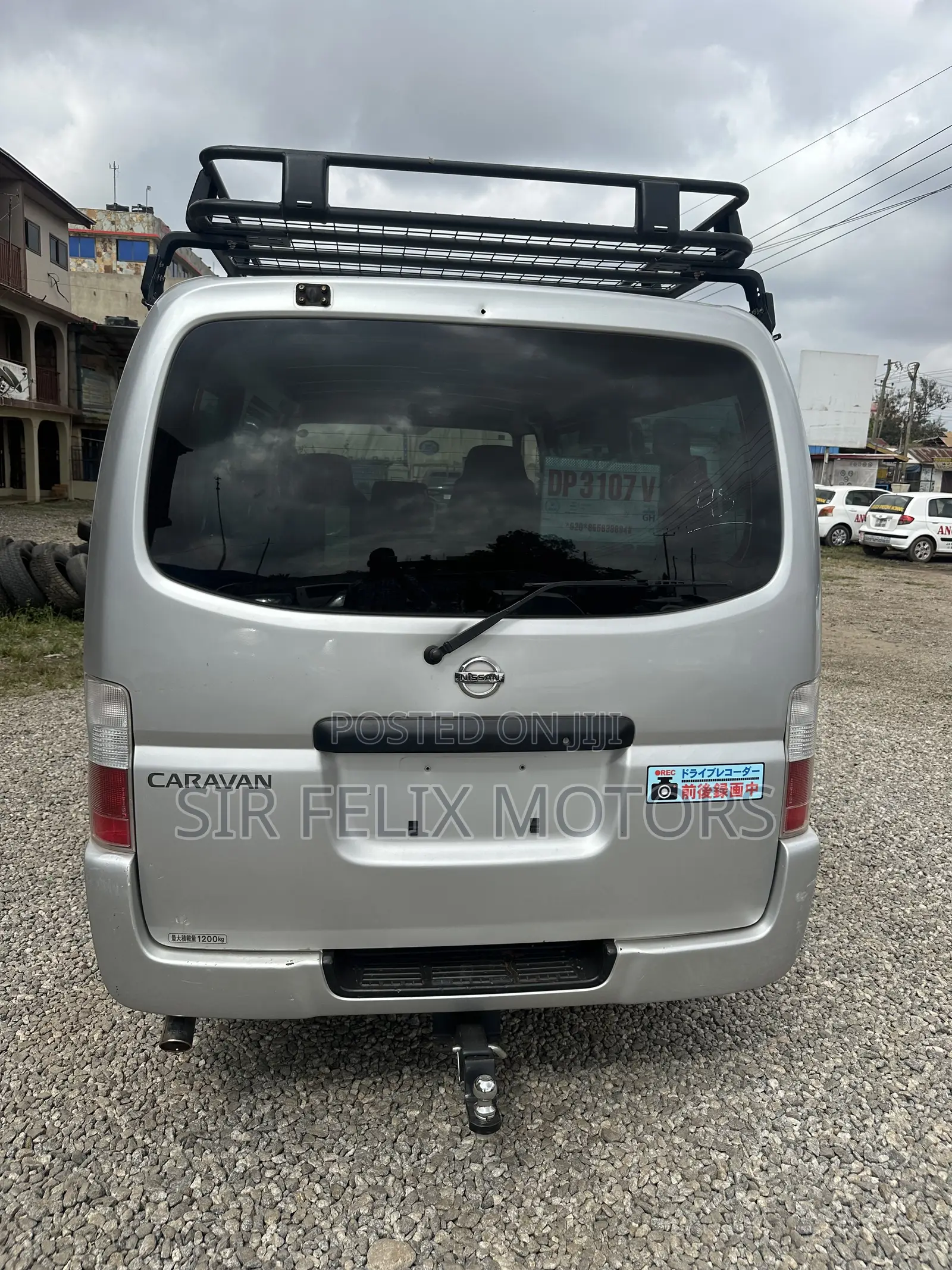 Nissan Caravan (Urvan) 2012 Silver