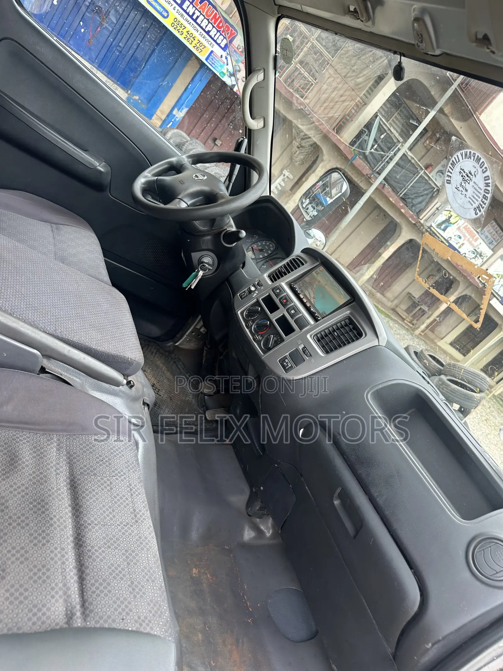 Nissan Caravan (Urvan) 2012 Silver