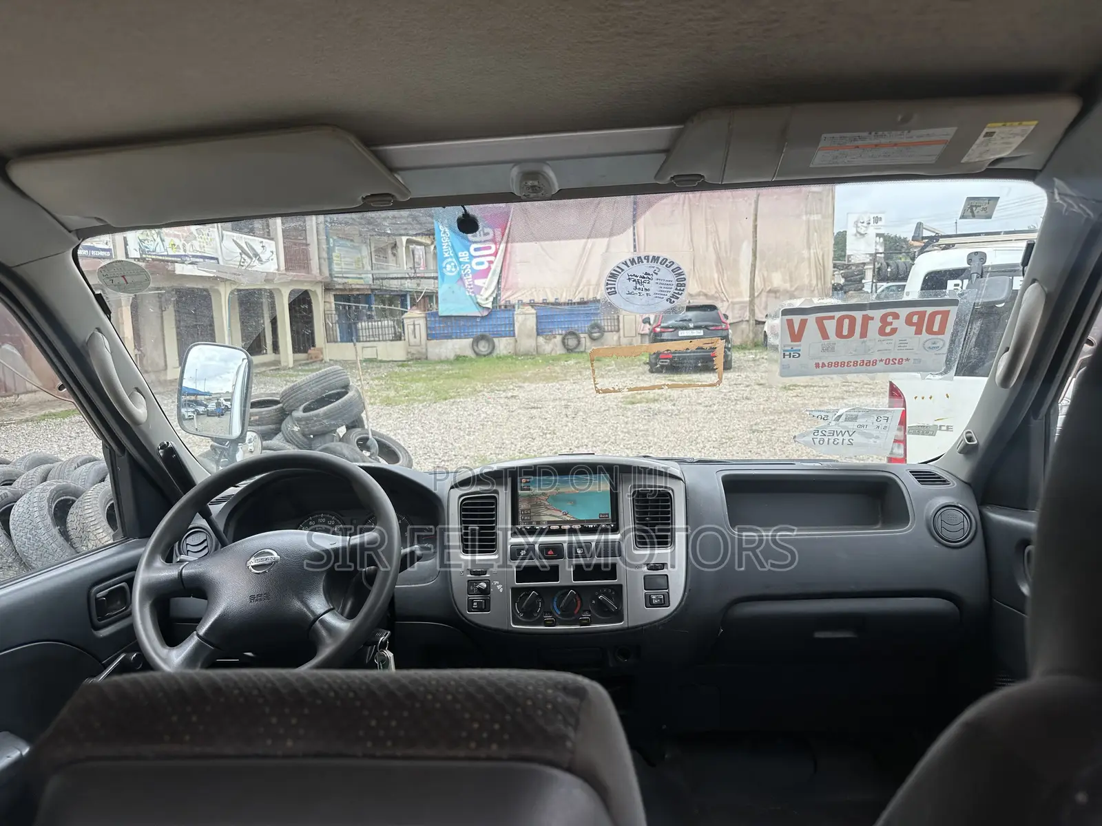 Nissan Caravan (Urvan) 2012 Silver