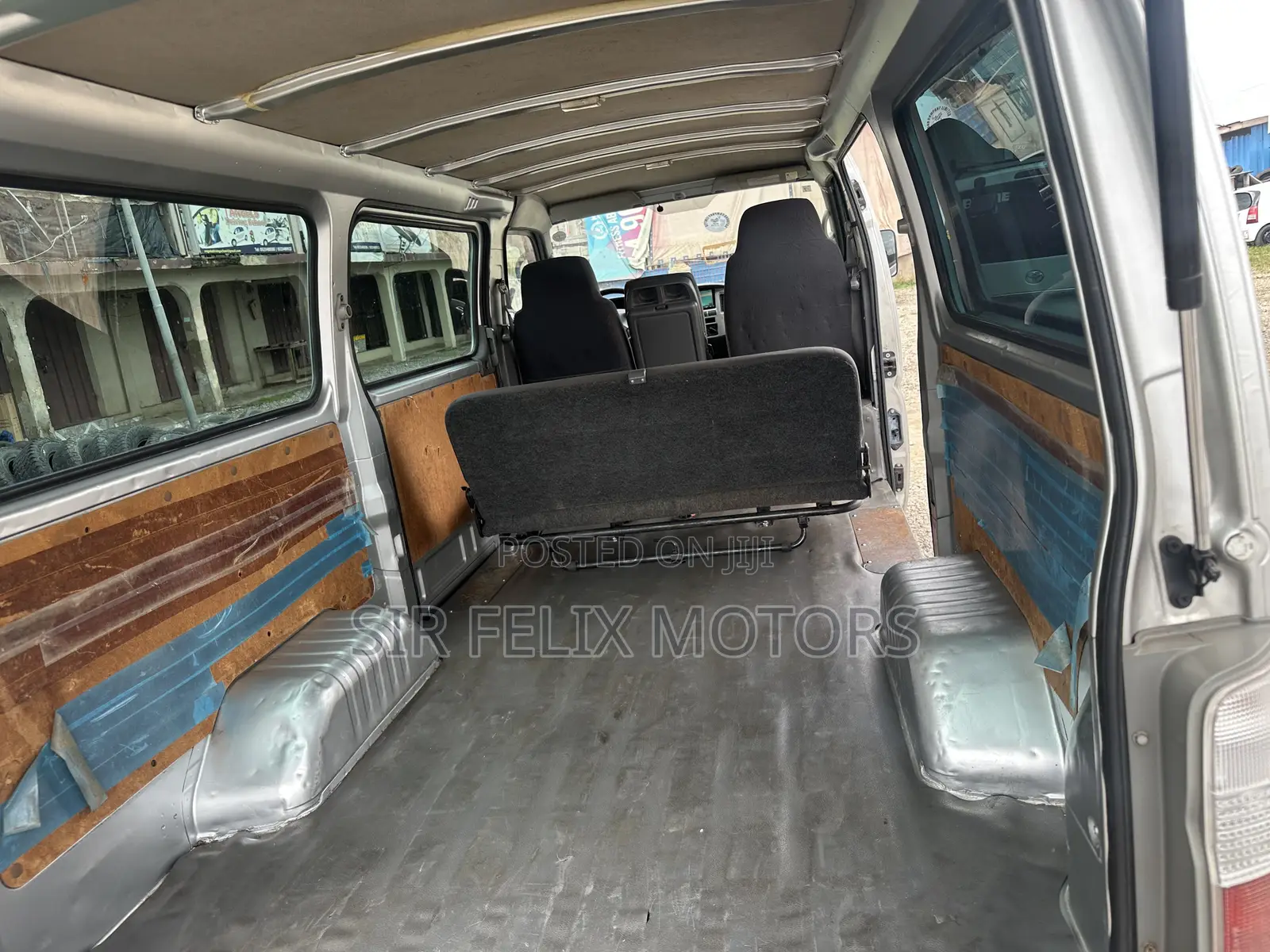 Nissan Caravan (Urvan) 2012 Silver