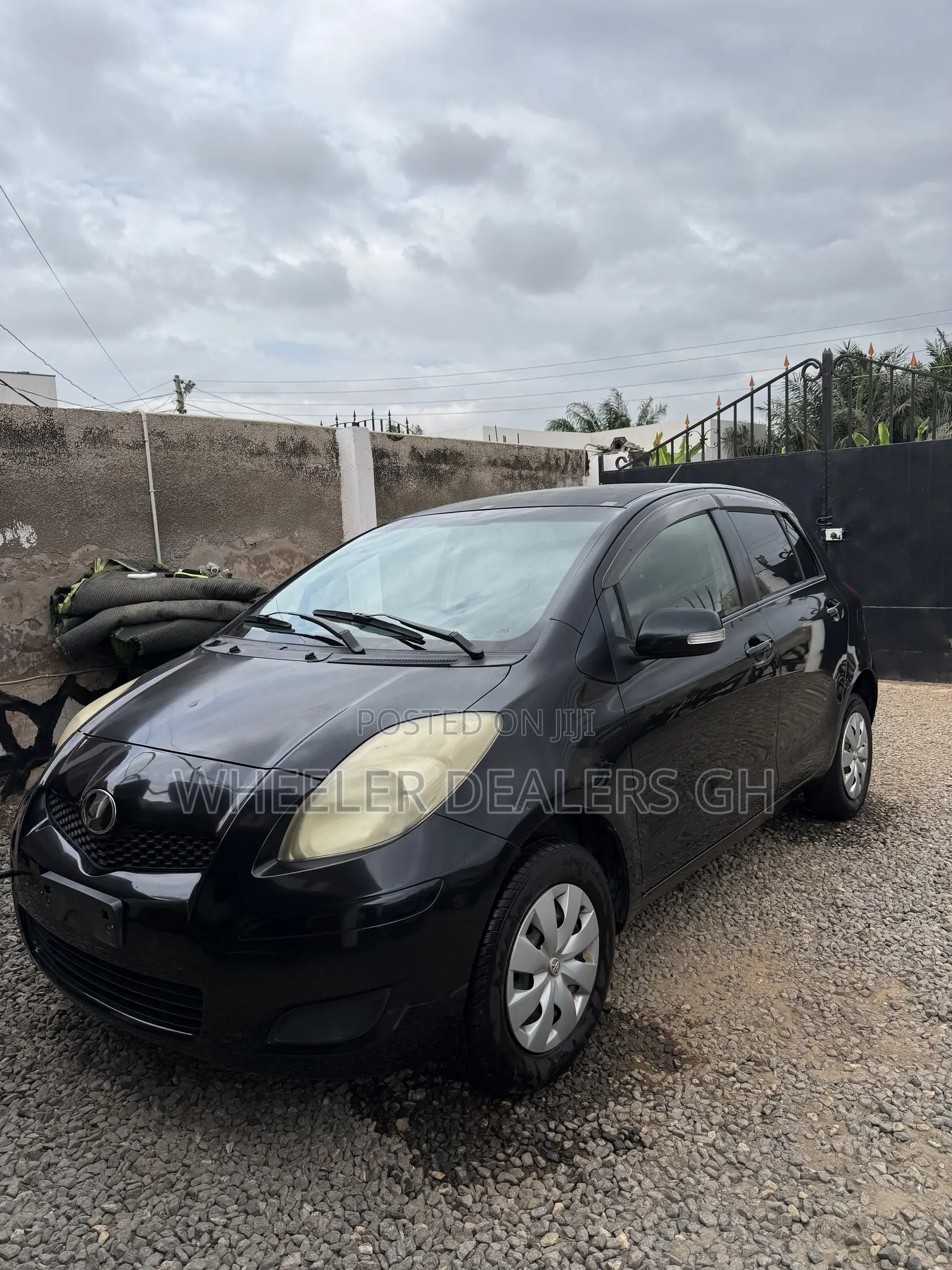 Toyota Vitz 1.3 AWD 5dr 2010 Black