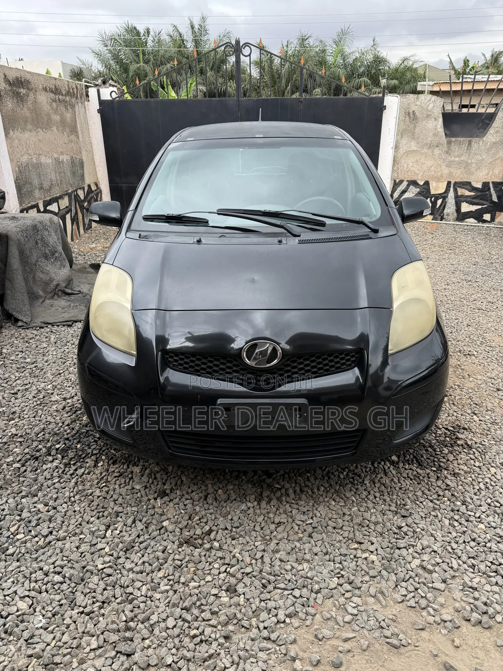 Toyota Vitz 1.3 AWD 5dr 2010 Black