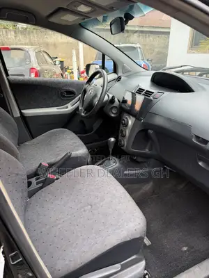 Toyota Vitz 1.3 AWD 5dr 2010 Black