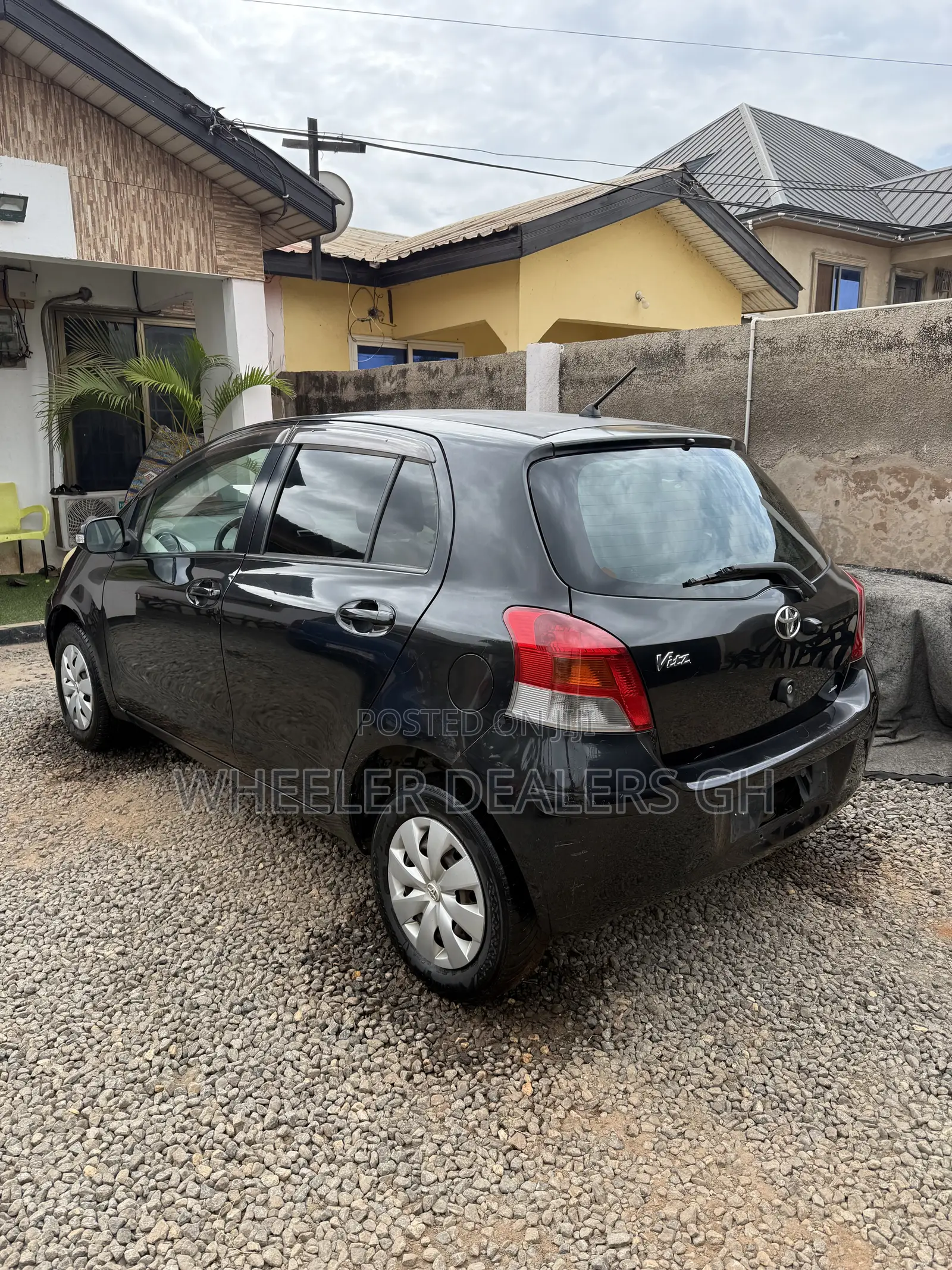 Toyota Vitz 1.3 AWD 5dr 2010 Black