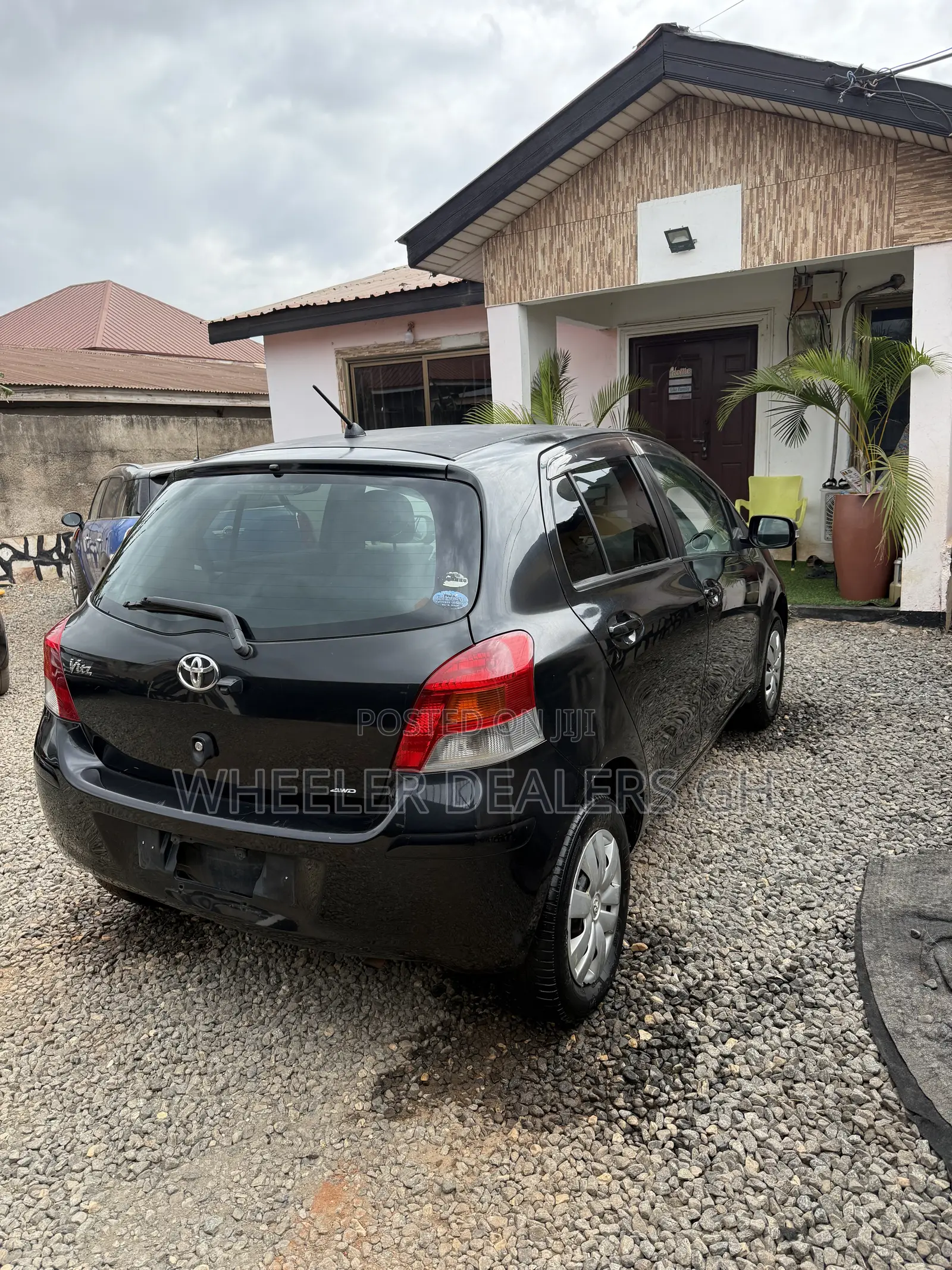 Toyota Vitz 1.3 AWD 5dr 2010 Black