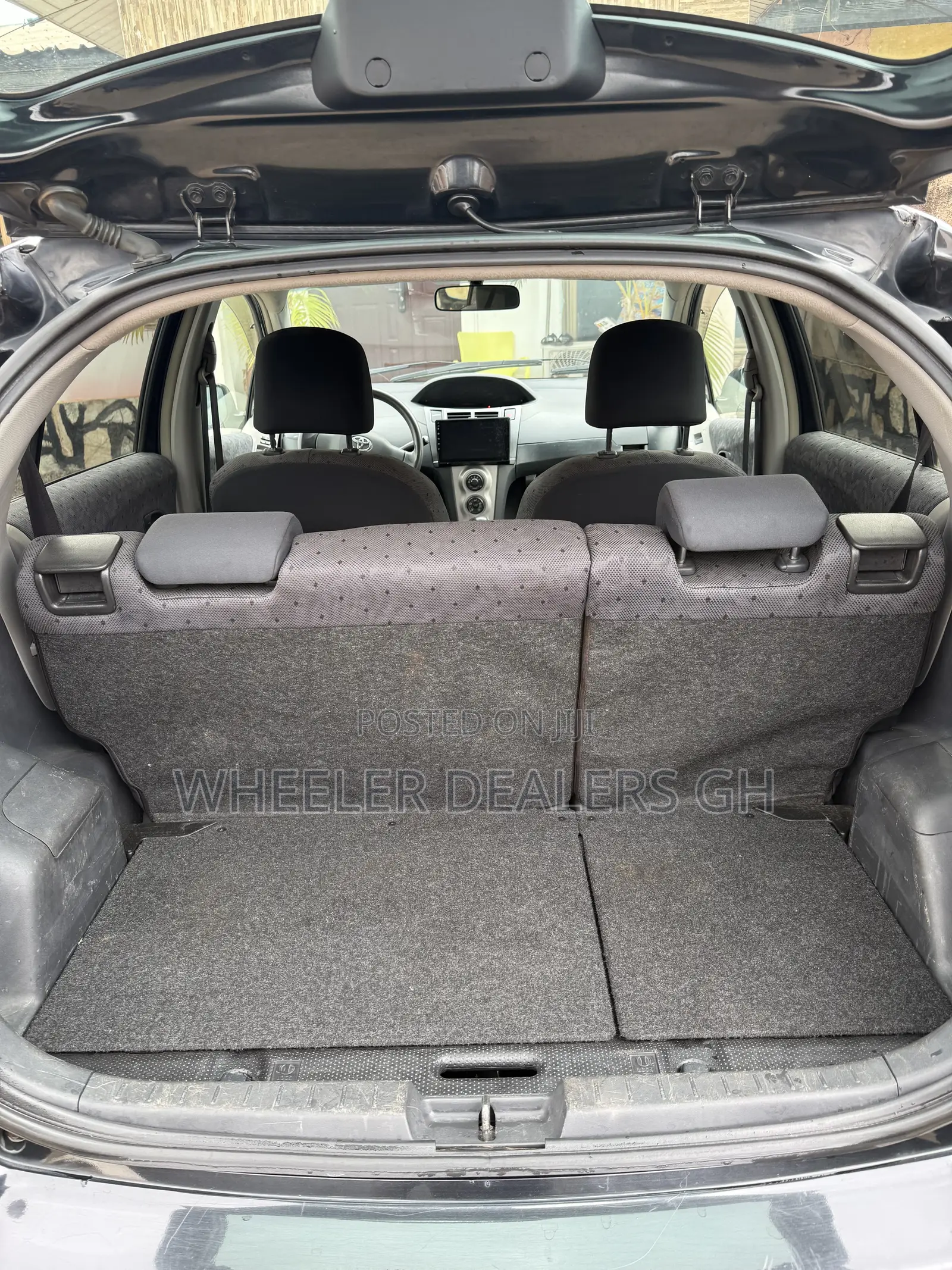 Toyota Vitz 1.3 AWD 5dr 2010 Black