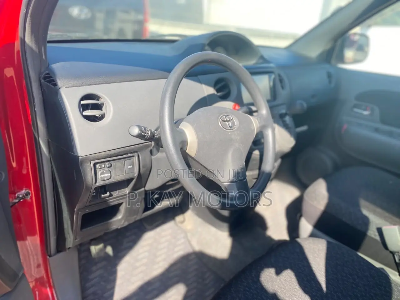 Toyota Sienta 1.5 FWD 2013 Red