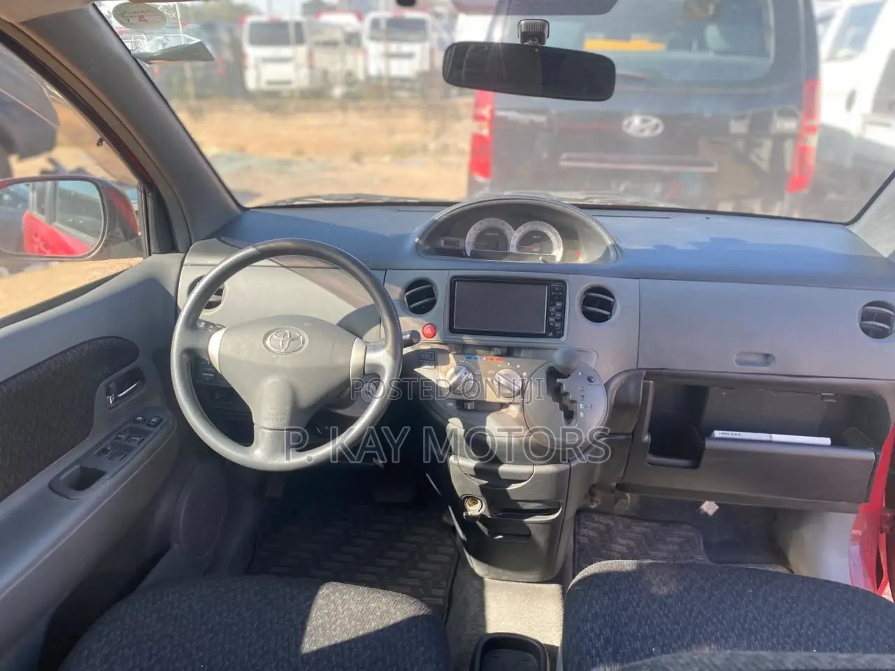 Toyota Sienta 1.5 FWD 2013 Red