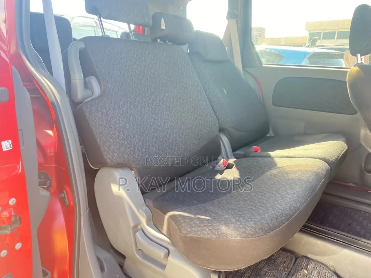 Toyota Sienta 1.5 FWD 2013 Red
