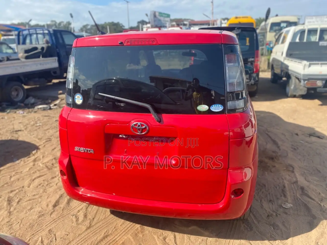 Toyota Sienta 1.5 FWD 2013 Red