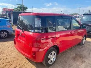 Toyota Sienta 1.5 FWD 2013 Red
