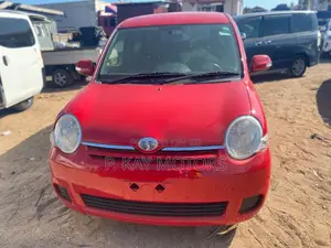 Toyota Sienta 1.5 FWD 2013 Red