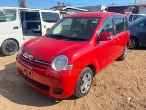 Toyota Sienta 1.5 FWD 2013 Red