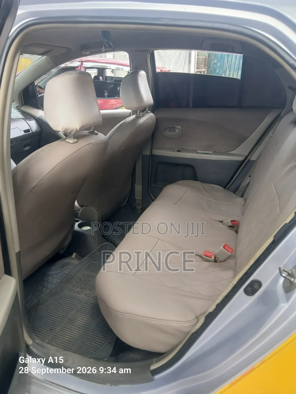 Toyota Vitz 2010 Silver
