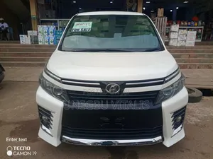 Toyota Voxy V 2WD 8-Seater 2015 White