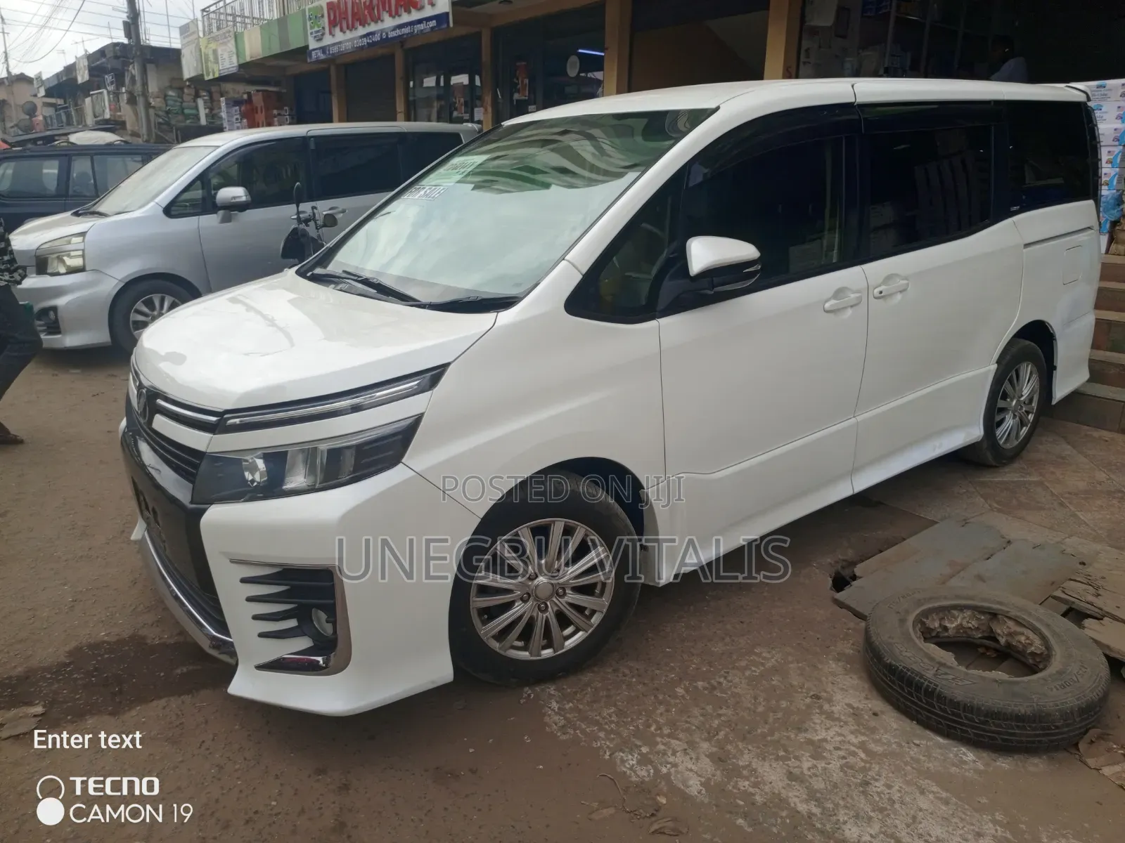 Toyota Voxy V 2WD 8-Seater 2015 White