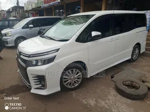 Toyota Voxy V 2WD 8-Seater 2015 White