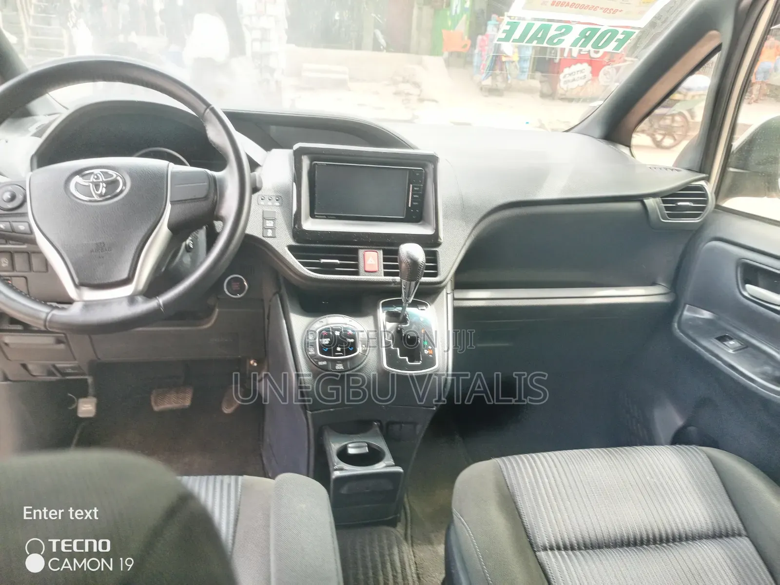 Toyota Voxy V 2WD 8-Seater 2015 White