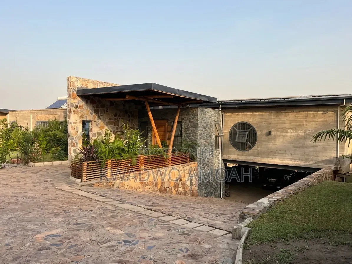 Furnished 8bdrm Mansion in Aburi for sale