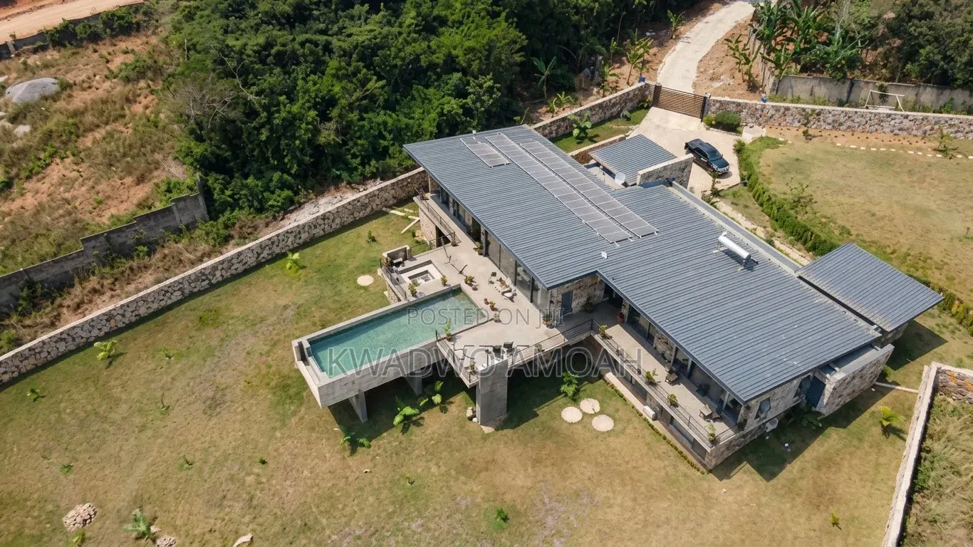 Furnished 8bdrm Mansion in Aburi for sale