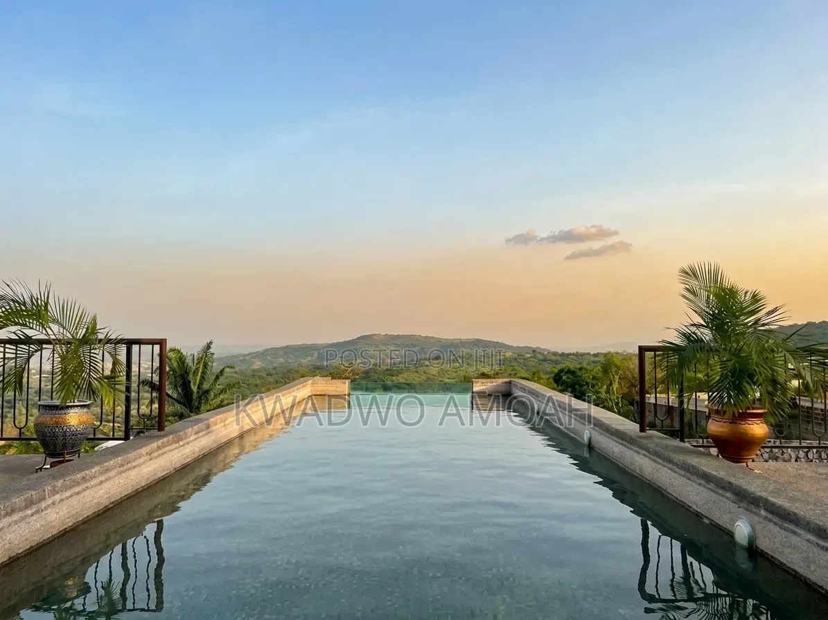 Furnished 8bdrm Mansion in Aburi for sale