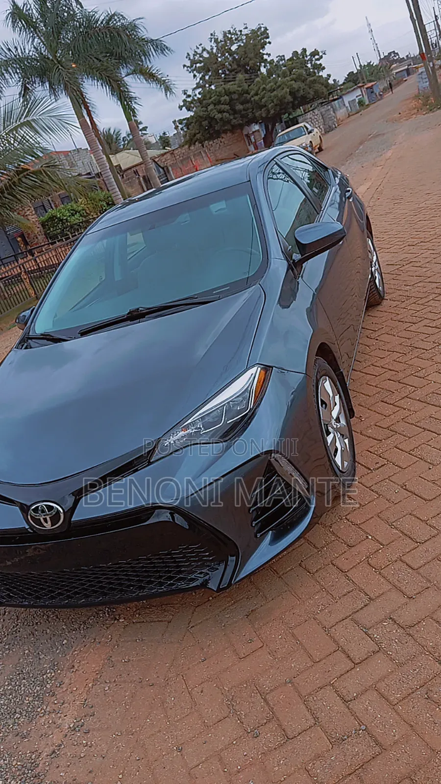 Toyota Corolla L 4dr Sedan (1.8L 4cyl Manual) 2016 Gray