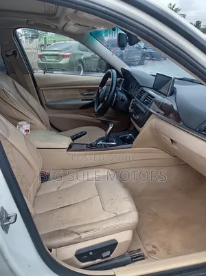BMW 320i Sedan RWD 2013 White