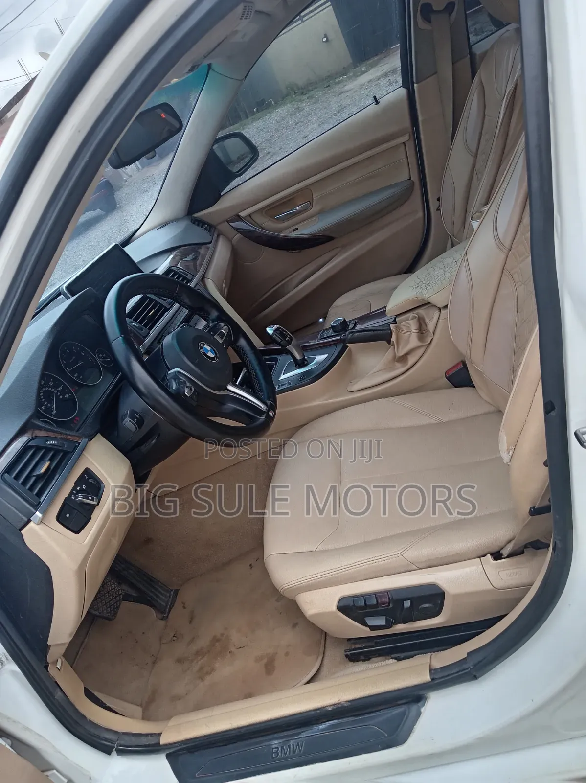 BMW 320i Sedan RWD 2013 White