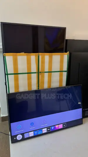 Samsung Crystal UHD Smart TV 2022 43”inches (Almost New)