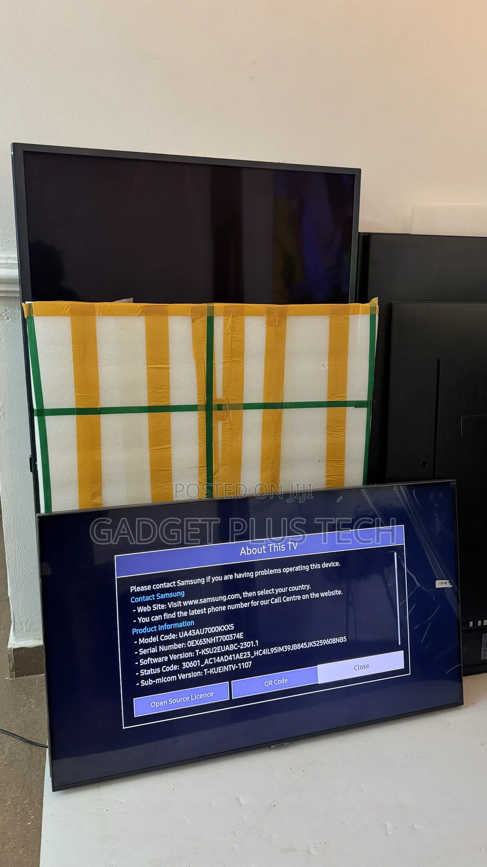 Samsung Crystal UHD Smart TV 2022 43”inches (Almost New)