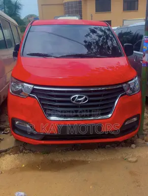 Hyundai Starex 2018 Red